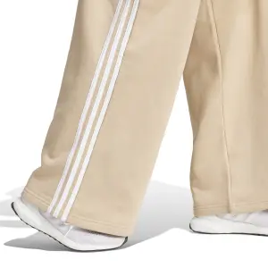 Bred joggingbukser til kvinder adidas Essentials 3-Stripes Fleece image-5