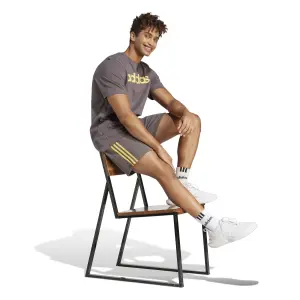 Camiseta con logotipo lineal bordado en jersey adidas Essentials image-4