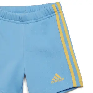 Conjunto de camiseta y pantalón corto estampados para bebé adidas Essentials image-6