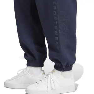 Pantaloni sportivi larghi donna adidas All Szn Fleece Graphic image-5
