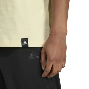 Camiseta adidas Tech Bos Graphic image-5