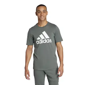 Camiseta con gran logo adidas Essentials image-2