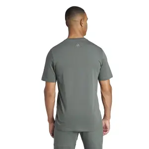 Camiseta con gran logo adidas Essentials image-4