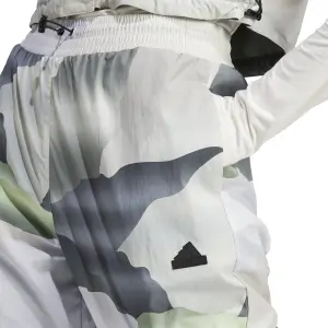 Damen Cargo-Hose adidas City Escape Camo Print image-4