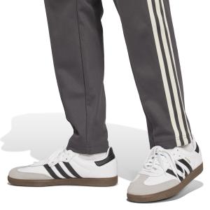 product/a/d/adidas_iy0051_8_apparel_on_model_detail_view_2_white-nw112824.jpg