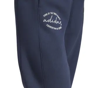 Pantalón de chándal ancho mujer adidas Signature Graphic Print Fleece image-5