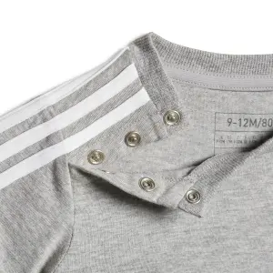 Conjunto de camiseta y pantalón corto bebé adidas Essentials image-6