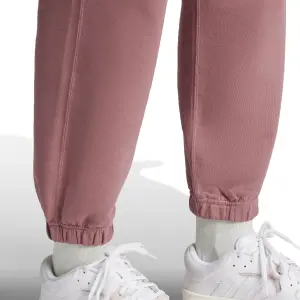 Luźne spodnie dresowe damskie adidas All SZN French Terry image-6