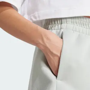 Pantalón corto mujer adidas Future Icons 3-Stripes image-5