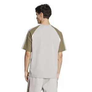 Camiseta adidas Essentials Colorblock image-3