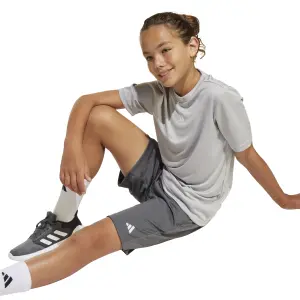 Corte clásico corto con logo para niño adidas Essentials image-6