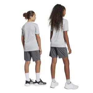 Corte clásico corto con logo para niño adidas Essentials image-5