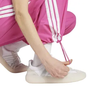 Pantalón de chándal de tejido tipo paracaídas para mujer adidas Essentials 3-Stripes image-5