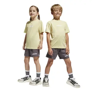 Conjunto de camiseta y pantalón corto infantil adidas Essentials image-4