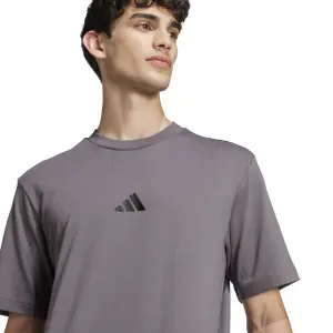 Camiseta adidas Essentials Small Logo image-5