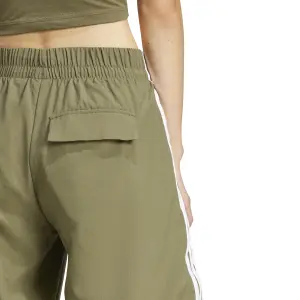 Pantaloni da joggin in tessuto parachute da donna adidas Essentials 3-Stripes image-6