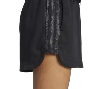 Pantalón corto cargo estampado mujer adidas Essentials 3-Stripes image-5