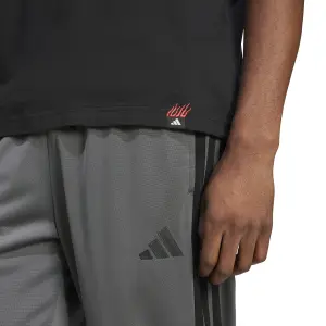 Camiseta con mini bordado adidas Graphic Lounge image-5