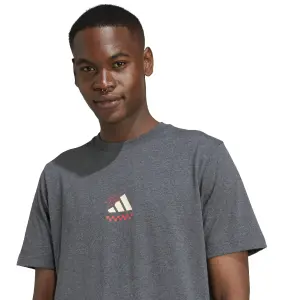Camiseta adidas Lounge Pizza Graphic image-4