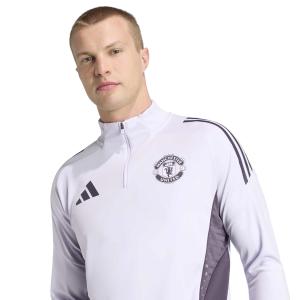 Manchester United training top 2025/26 image-4