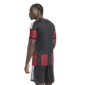 Hemmatställ Eintracht Frankfurt 2026/27 image-4