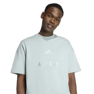 Camiseta con gráfico bordado adidas All Szn image-4