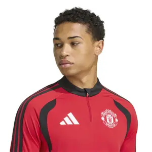 Manchester United training top 2026/27 image-5