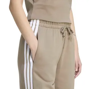 Calças de fato de treino com bainha aberta para mulher adidas Essentials 3-Stripes image-5