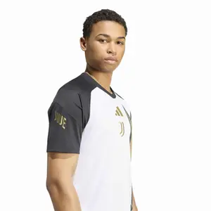 Juventus Turin Pre-Match Shirt 2026/27 image-6