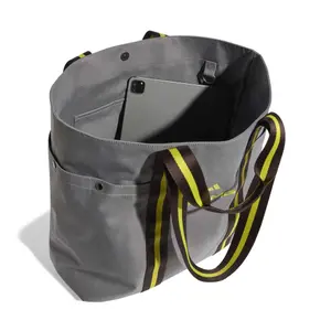 Sac à main adidas Mercedes AMG image-3