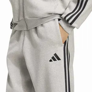 Pantalon de jogging tapered adidas Essentials 3-Stripes Fleece Cuffed image-4