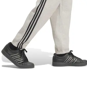 Pantalon de jogging tapered adidas Essentials 3-Stripes Fleece Cuffed image-5