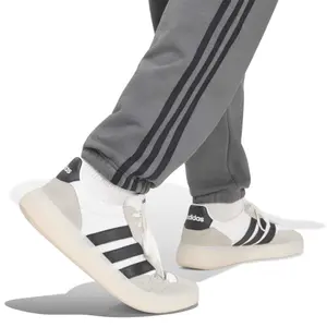 Pantalon de jogging tapered adidas Essentials 3-Stripes Fleece Cuffed image-5