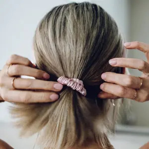Dames gezichtsmasker en scrunchie set van zijde Ailoria Allure & Doux image-0