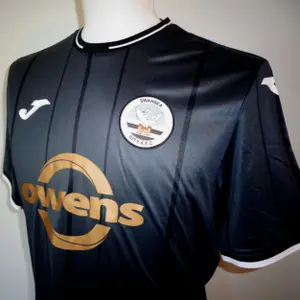 Tredje tröjan Swansea 2022/23 image-3