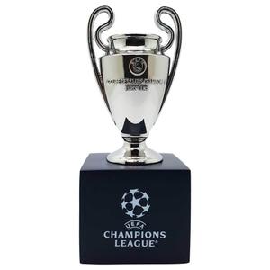 Trofæ Am Ball Com UEFA Champions League sur piédestal