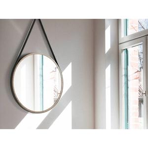 Okrągłe drewniane lustro Angel Cerdà image-2