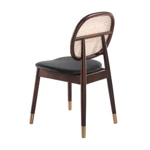 Chaise en rotin et pieds en bois Angel Cerdà image-1