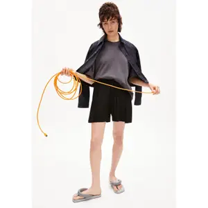 Pantalón corto mujer ARMEDANGELS Kaaro LI image-1