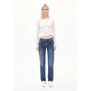 Jeans coupe droite femme ARMEDANGELS Carenaa image-1
