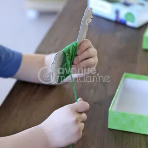 Creative box llamas in wool Avenue Mandarine image-3