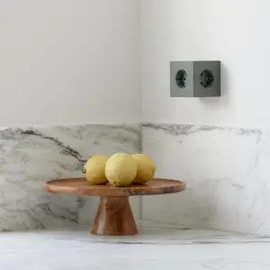 Wall-mounted power strip with 2 usb c ports for maximum charging power of 30 w Avolt image-1