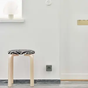 Wall-mounted power strip with 2 usb c ports for maximum charging power of 30 w Avolt image-4