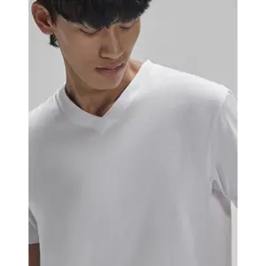 V-neck T-shirt B&C E150 image-1
