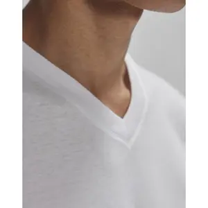 V-neck T-shirt B&C E150 image-2