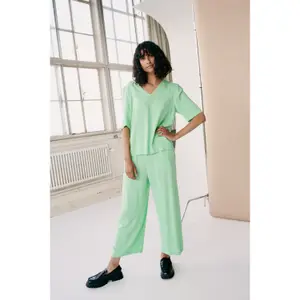 Bauschige Bluse mit V-Ausschnitt, Damen b.young Joella image-0