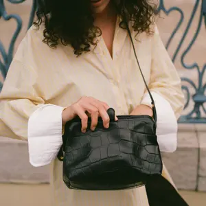 Women's Crocodile Effect Handbag Balagan Rofe M image-4