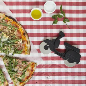 Rotella per pizza in acciaio inox Balvi Scooter image-1