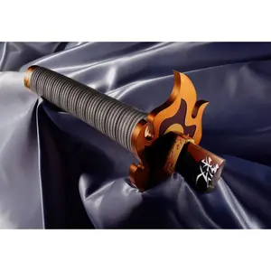 Plastic sword figurine Bandai Demon Slayer : Kimetsu no Yaiba Proplica Nichirin brisée (Kyojuro Rengoku) image-4