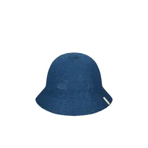 Woman hat Barts Besary